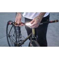 Knog Plus USB Şarjlı Bisiklet Ön Aydınlatma FAR-220